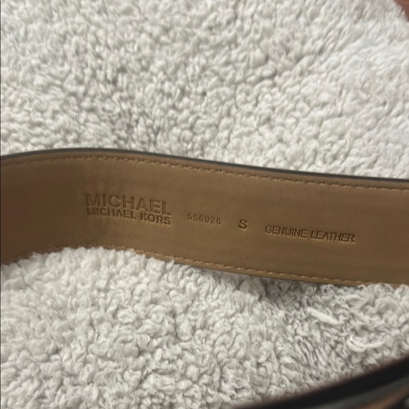 Michael Kors White Leather Belt - Picture 4 of 8
